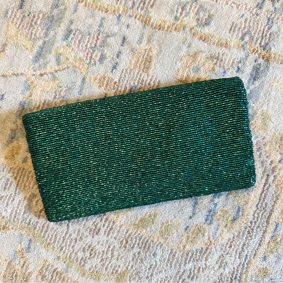 MOYNA Gorgeous Emerald Green Beaded Clutch - Picture 4 of 5
